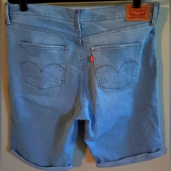 Levi's Stretch Long Denim Shorts Light Wash Size 33 - Picture 2 of 2